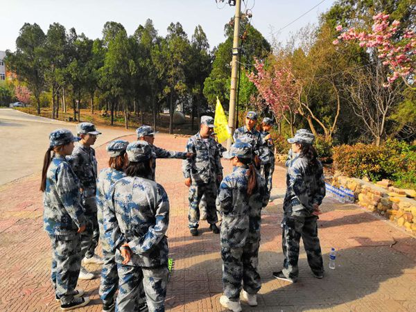 游戲環(huán)節(jié)中，大家齊心協(xié)作，群策群力