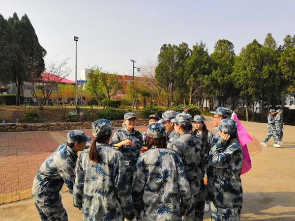 游戲環(huán)節(jié)中，大家齊心協(xié)作，群策群力